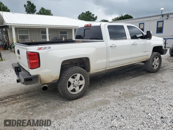 ✅ 2015 Chevrolet Silverado 2500HD LTZ • VIN: 1GC1KWE84FF587907 • Lot: 63983895. Listed on Copart with 264,543 mi. Free auction sales archive from the USA and detailed vehicle history report at DreamBid. Image 3.