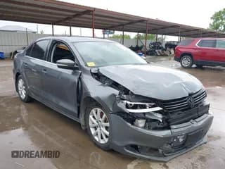 ✅ 2013 Volkswagen Jetta SE • VIN: 3VWDX7AJ1DM443139 • Lot: 42471738. Wystawiony na IAAI z przebiegiem 77 578 mil. Bezpłatny archiwum sprzedaży aukcyjnych z USA i szczegółowy raport historii pojazdu na DreamBid. Zdjęcie 1.