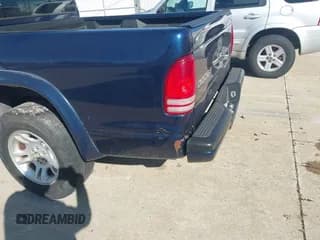 ✅ 2004 Dodge Dakota Sport • VIN: 1D7HL38N64S565249 • Lot: 43610102. Wystawiony na IAAI z przebiegiem 163 708 mil. Bezpłatny archiwum sprzedaży aukcyjnych z USA i szczegółowy raport historii pojazdu na DreamBid. Zdjęcie 6.