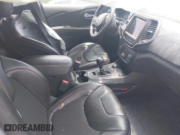 ✅ 2022 Jeep Cherokee Trailhawk • VIN: 1C4PJMBX7ND532312 • Lot: 42618402. Wystawiony na IAAI z przebiegiem 61 733 mil. Bezpłatny archiwum sprzedaży aukcyjnych z USA i szczegółowy raport historii pojazdu na DreamBid. Zdjęcie 5.