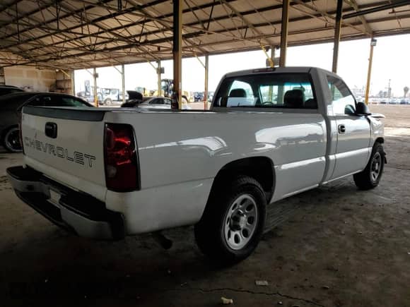 2006 Chevrolet Silverado 1500 Work Truck z VIN 3GCEC14X46G204413, wystawiony jako Copart lot #48256385 z przebiegiem 81 662 mil mil oraz Szkoda całkowita • Salvage title. Historia ofert i sprzedaży dostępna na DreamBid. Obrazek 3.
