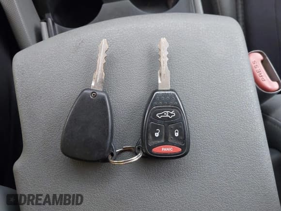 ✅ 2006 Jeep Commander • VIN: 1J8HH48K76C229610 • Lot: 41961432. Listed on IAAI with 160,971 mi. Free auction sales archive from the USA and detailed vehicle history report at DreamBid. Image 11.