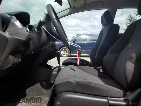 ✅ 2010 Honda Fit Sport • VIN: JHMGE8H43AC040660 • Lot: 61591785. Wystawiony na Copart z przebiegiem 60 170 mil. Bezpłatny archiwum sprzedaży aukcyjnych z USA i szczegółowy raport historii pojazdu na DreamBid. Zdjęcie 7.