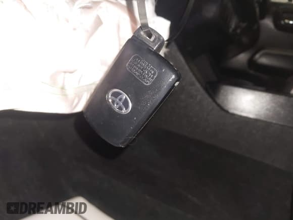 ✅ 2022 Toyota Tacoma SR • VIN: 3TMCZ5AN7NM533090 • Lot: 43813384. Listed on IAAI with 30,624 mi. Free auction sales archive from the USA and detailed vehicle history report at DreamBid. Image 11.