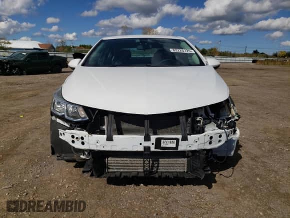 2017 Chevrolet Cruze LS z VIN 1G1BC5SM0H7133429, wystawiony jako Copart lot #82225725 z przebiegiem 161 844 mil mil oraz Szkoda całkowita • Salvage title. Historia ofert i sprzedaży dostępna na DreamBid. Obrazek 5.