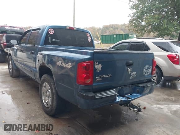 ✅ 2006 Dodge Dakota SLT • VIN: 1D7HW48K26S664916 • Lot: 43656384. Wystawiony na IAAI z przebiegiem 207 220 mil. Bezpłatny archiwum sprzedaży aukcyjnych z USA i szczegółowy raport historii pojazdu na DreamBid. Zdjęcie 3.
