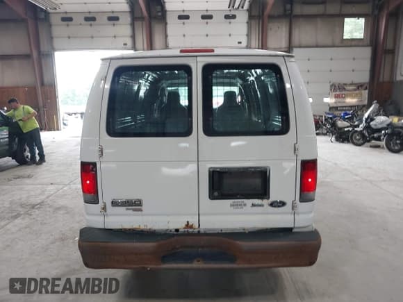 ✅ 2012 Ford Econoline Cargo Commercial • VIN: 1FDSS3EL0CDA27280 • Lot: 42516051. Wystawiony na IAAI z przebiegiem 235 447 mil. Bezpłatny archiwum sprzedaży aukcyjnych z USA i szczegółowy raport historii pojazdu na DreamBid. Zdjęcie 16.