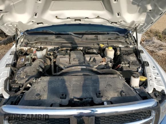 ✅ 2015 Ram 4500 SLT • VIN: 3C7WRLFL7FG660305 • Lot: 82659164. Wystawiony na Copart z przebiegiem 101 897 mil. Bezpłatny archiwum sprzedaży aukcyjnych z USA i szczegółowy raport historii pojazdu na DreamBid. Zdjęcie 11.