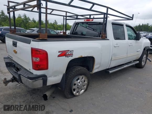✅ 2014 Chevrolet Silverado 2500HD LT • VIN: 1GC1KXC8XEF177264 • Lot: 42317345. Listed on IAAI with 126,474 mi. Free auction sales archive from the USA and detailed vehicle history report at DreamBid. Image 4.