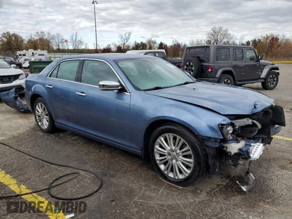 ✅ 2011 Chrysler 300 C • VIN: 2C3CK6CT6BH612156 • Lot: 90479495. Wystawiony na Copart z przebiegiem 179 247 mil. Bezpłatny archiwum sprzedaży aukcyjnych z USA i szczegółowy raport historii pojazdu na DreamBid. Zdjęcie 4.
