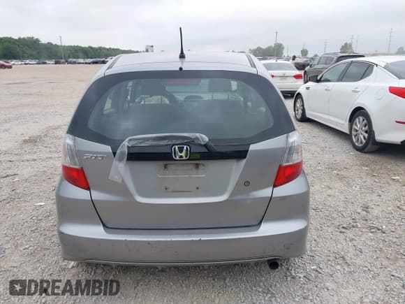 ✅ 2009 Honda Fit • VIN: JHMGE88289C006532 • Lot: 43027357. Listed on IAAI with 208,240 mi. Free auction sales archive from the USA and detailed vehicle history report at DreamBid. Image 17.