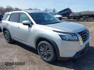 2022 Nissan Pathfinder SV z VIN 5N1DR3BC2NC238126, wystawiony jako IAAI lot #41953401 z przebiegiem 37 572 mil mil oraz . Historia ofert i sprzedaży dostępna na DreamBid. Obrazek 1.