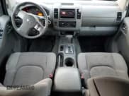 ✅ 2005 Nissan Frontier Nismo • VIN: 1N6AD07W15C434742 • Lot: 93123335. Wystawiony na Copart z przebiegiem 213 687 mil. Bezpłatny archiwum sprzedaży aukcyjnych z USA i szczegółowy raport historii pojazdu na DreamBid. Zdjęcie 8.