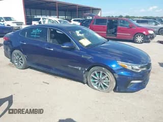 ✅ 2019 Kia Optima EX • VIN: 5XXGU4L1XKG301925 • Lot: 43280584. Wystawiony na IAAI z przebiegiem 151 744 mil. Bezpłatny archiwum sprzedaży aukcyjnych z USA i szczegółowy raport historii pojazdu na DreamBid. Zdjęcie 1.