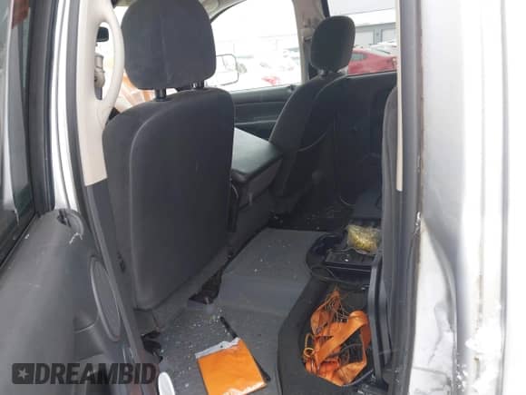 2005 Dodge 3500 SLT z VIN 3D7LS38C45G825555, wystawiony jako IAAI lot #41225480 z przebiegiem 111 757 mil mil oraz . Historia ofert i sprzedaży dostępna na DreamBid. Obrazek 8.