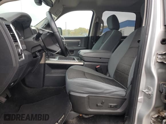 ✅ 2014 Ram 1500 Big Horn • VIN: 1C6RR7LT7ES109019 • Lot: 92096175. Wystawiony na Copart z przebiegiem 225 677 mil. Bezpłatny archiwum sprzedaży aukcyjnych z USA i szczegółowy raport historii pojazdu na DreamBid. Zdjęcie 7.