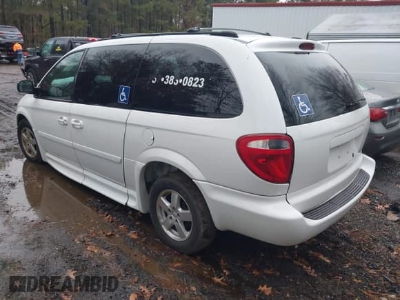 ✅ 2005 Dodge Caravan SXT • VIN: 2D4GP44L85R596402 • Lot: 43877457. Wystawiony na IAAI z przebiegiem 88 203 mil. Bezpłatny archiwum sprzedaży aukcyjnych z USA i szczegółowy raport historii pojazdu na DreamBid. Zdjęcie 3.