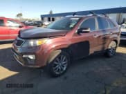 ✅ 2013 Kia Sorento SX • VIN: 5XYKW4A26DG345399 • Lot: 86406465. Wystawiony na Copart z przebiegiem 160 055 mil. Bezpłatny archiwum sprzedaży aukcyjnych z USA i szczegółowy raport historii pojazdu na DreamBid. Zdjęcie 1.
