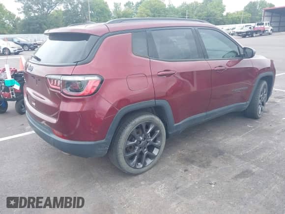 2021 Jeep Compass 80th Anniversary z VIN 3C4NJCEBXMT571406, wystawiony jako IAAI lot #42900251 z przebiegiem 91 891 mil mil oraz . Historia ofert i sprzedaży dostępna na DreamBid. Obrazek 4.