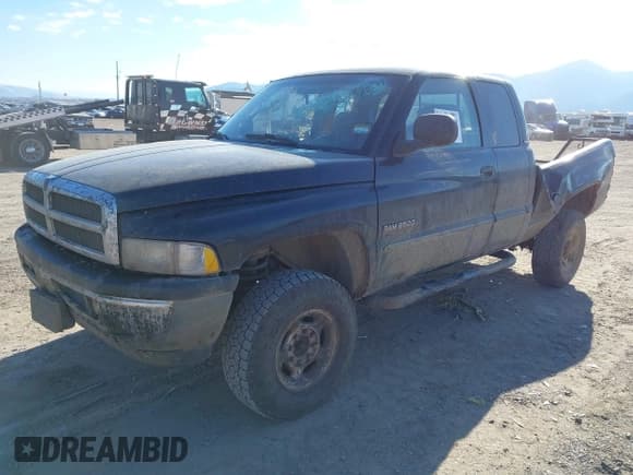 ✅ 2001 Dodge 2500 • VIN: 3B7KF23601G232646 • Lot: 43463959. Listed on IAAI with Not provided. Free auction sales archive from the USA and detailed vehicle history report at DreamBid. Image 2.
