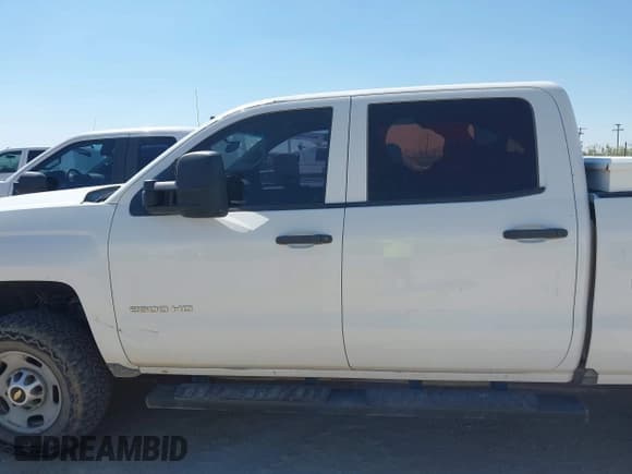✅ 2017 Chevrolet Silverado 2500HD Work Truck • VIN: 1GC1KUEG5HF217368 • Lot: 43271780. Wystawiony na IAAI z przebiegiem 282 397 mil. Bezpłatny archiwum sprzedaży aukcyjnych z USA i szczegółowy raport historii pojazdu na DreamBid. Zdjęcie 12.