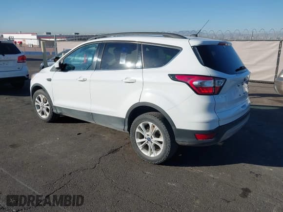 ✅ 2018 Ford Escape SE • VIN: 1FMCU9GD8JUC60344 • Lot: 43691921. Wystawiony na IAAI z przebiegiem 92 771 mil. Bezpłatny archiwum sprzedaży aukcyjnych z USA i szczegółowy raport historii pojazdu na DreamBid. Zdjęcie 3.