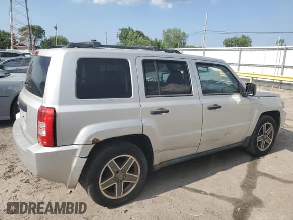 ✅ 2009 Jeep Patriot Sport • VIN: 1J8FT28B89D139794 • Lot: 63047085. Wystawiony na Copart z przebiegiem 190 741 mil. Bezpłatny archiwum sprzedaży aukcyjnych z USA i szczegółowy raport historii pojazdu na DreamBid. Zdjęcie 3.
