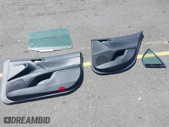 2022 Toyota Camry SE z VIN 4T1G11AK5NU075077, wystawiony jako IAAI lot #42359500 z przebiegiem 35 938 mil mil oraz . Historia ofert i sprzedaży dostępna na DreamBid. Obrazek 12.