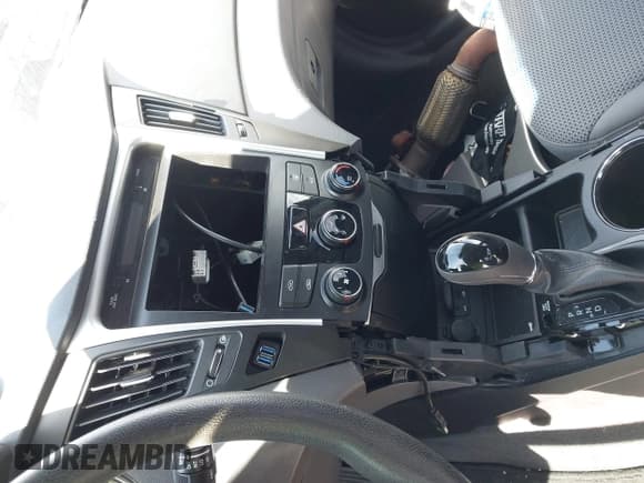 ✅ 2014 Hyundai Sonata GLS • VIN: 5NPEB4AC0EH863858 • Lot: 43487125. Listed on IAAI with Not provided. Free auction sales archive from the USA and detailed vehicle history report at DreamBid. Image 11.