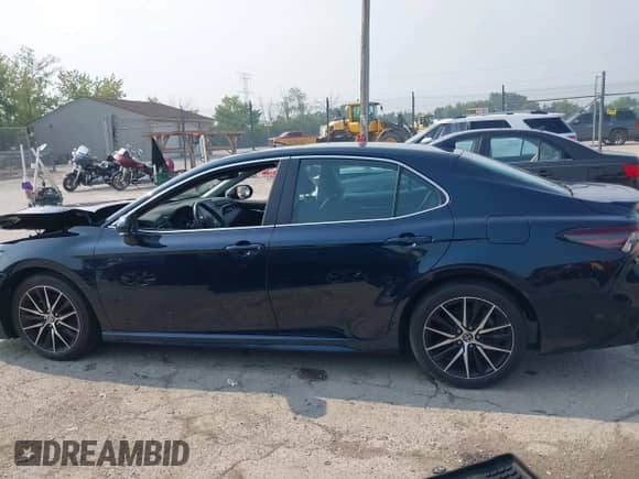 2021 Toyota Camry SE with VIN 4T1T11BKXMU042040, listed as a IAAI auction lot 42879951 with 35,130 mi miles and . Bid and sale history available at DreamBid. Image 14.