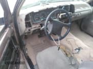 ✅ 1996 GMC Sierra 1500 • VIN: 1GTHC33J4TF010466 • Lot: 48392195. Wystawiony na Copart z przebiegiem 143 267 mil. Bezpłatny archiwum sprzedaży aukcyjnych z USA i szczegółowy raport historii pojazdu na DreamBid. Zdjęcie 8.