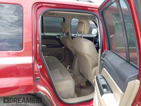 ✅ 2013 Jeep Patriot Latitude • VIN: 1C4NJPFA8DD229861 • Lot: 42786055. Listed on IAAI with 116,968 mi. Free auction sales archive from the USA and detailed vehicle history report at DreamBid. Image 8.