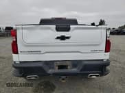 ✅ 2022 Chevrolet Silverado 1500 Custom Trail Boss • VIN: 3GCPYCEL6NG200072 • Lot: 59324305. Wystawiony na Copart z przebiegiem 76 285 mil. Bezpłatny archiwum sprzedaży aukcyjnych z USA i szczegółowy raport historii pojazdu na DreamBid. Zdjęcie 6.