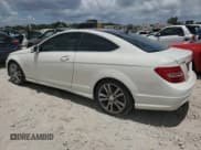 ✅ 2012 Mercedes-Benz C 250 • VIN: WDDGJ4HB0CF820966 • Lot: 63697624. Wystawiony na Copart z przebiegiem 136 741 mil. Bezpłatny archiwum sprzedaży aukcyjnych z USA i szczegółowy raport historii pojazdu na DreamBid. Zdjęcie 2.