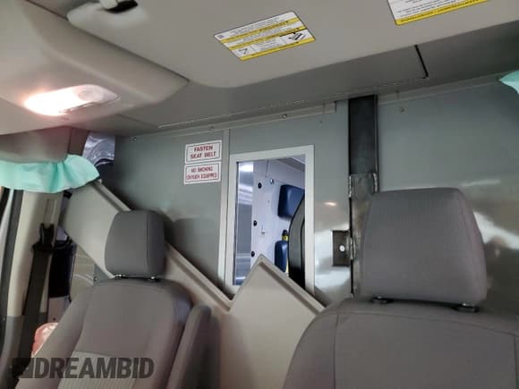 ✅ 2018 Ford Transit • VIN: 1FDYR2CM0JKA75589 • Lot: 48477245. Wystawiony na Copart z przebiegiem 65 267 mil. Bezpłatny archiwum sprzedaży aukcyjnych z USA i szczegółowy raport historii pojazdu na DreamBid. Zdjęcie 10.