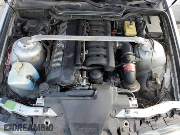 1996 BMW 3 Series z VIN WBACD3327TAV16674, wystawiony jako Copart lot #67942865 z przebiegiem 261 991 mil mil oraz Szkoda całkowita • Salvage title. Historia ofert i sprzedaży dostępna na DreamBid. Obrazek 11.