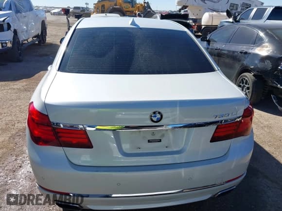 ✅ 2014 BMW 7 Series ALPINA B7 • VIN: WBAYE8C59ED136036 • Lot: 43594674. Wystawiony na IAAI z przebiegiem 150 252 mil. Bezpłatny archiwum sprzedaży aukcyjnych z USA i szczegółowy raport historii pojazdu na DreamBid. Zdjęcie 16.