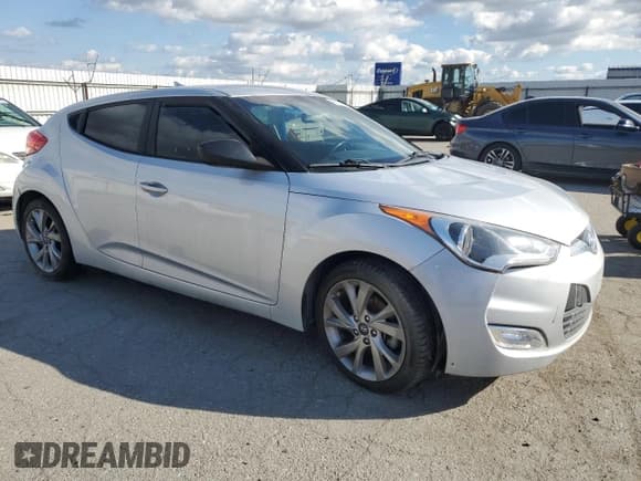 ✅ 2017 Hyundai Veloster • VIN: KMHTC6AD8HU311359 • Lot: 49013005. Wystawiony na Copart z przebiegiem 117 602 mil. Bezpłatny archiwum sprzedaży aukcyjnych z USA i szczegółowy raport historii pojazdu na DreamBid. Zdjęcie 4.