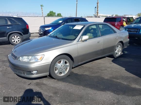 ✅ 2000 Lexus ES 300 • VIN: JT8BF28G2Y0270068 • Lot: 43086944. Wystawiony na IAAI z przebiegiem 131 915 mil. Bezpłatny archiwum sprzedaży aukcyjnych z USA i szczegółowy raport historii pojazdu na DreamBid. Zdjęcie 2.