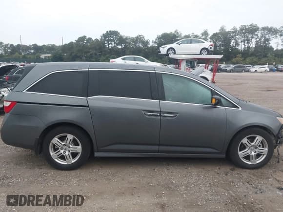 ✅ 2011 Honda Odyssey Touring • VIN: 5FNRL5H90BB053395 • Lot: 43265705. Wystawiony na IAAI z przebiegiem 108 785 mil. Bezpłatny archiwum sprzedaży aukcyjnych z USA i szczegółowy raport historii pojazdu na DreamBid. Zdjęcie 13.