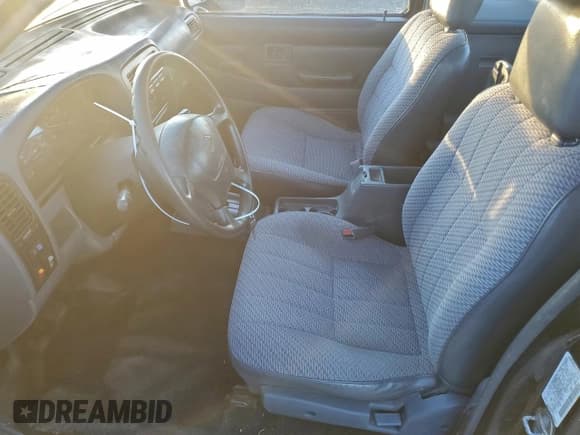 ✅ 1996 Nissan Frontier XE • VIN: 1N6SD16SXTC315836 • Lot: 96333145. Listed on Copart with 155,001 mi. Free auction sales archive from the USA and detailed vehicle history report at DreamBid. Image 7.