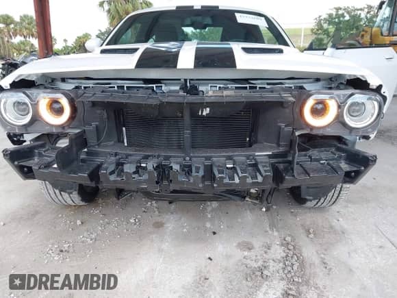 2023 Dodge Challenger SXT z VIN 2C3CDZAG0PH694197, wystawiony jako IAAI lot #43332689 z przebiegiem 9 703 mil mil oraz . Historia ofert i sprzedaży dostępna na DreamBid. Obrazek 6.