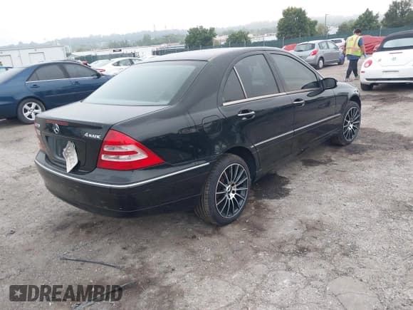 ✅ 2004 Mercedes-Benz C 320 • VIN: WDBRF84J54F448386 • Lot: 42949050. Wystawiony na IAAI z przebiegiem 109 861 mil. Bezpłatny archiwum sprzedaży aukcyjnych z USA i szczegółowy raport historii pojazdu na DreamBid. Zdjęcie 4.