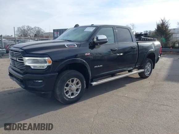 ✅ 2022 Ram 2500 Laramie • VIN: 3C6UR5FJ5NG248842 • Lot: 41342784. Wystawiony na IAAI z przebiegiem 45 405 mil. Bezpłatny archiwum sprzedaży aukcyjnych z USA i szczegółowy raport historii pojazdu na DreamBid. Zdjęcie 19.