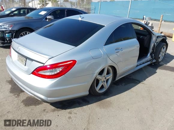 ✅ 2014 Mercedes-Benz CLS 550 • VIN: WDDLJ7DB0EA098825 • Lot: 43523562. Wystawiony na IAAI z przebiegiem 138 957 mil. Bezpłatny archiwum sprzedaży aukcyjnych z USA i szczegółowy raport historii pojazdu na DreamBid. Zdjęcie 4.