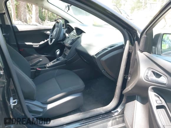 ✅ 2016 Ford Focus SE • VIN: 1FADP3F28GL286685 • Lot: 42541303. Wystawiony na IAAI z przebiegiem 92 135 mil. Bezpłatny archiwum sprzedaży aukcyjnych z USA i szczegółowy raport historii pojazdu na DreamBid. Zdjęcie 5.