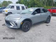 ✅ 2024 Buick Envista Sport Touring • VIN: KL47LBE26RB176879 • Lot: 43569667. Wystawiony na IAAI z przebiegiem 35 803 mil. Bezpłatny archiwum sprzedaży aukcyjnych z USA i szczegółowy raport historii pojazdu na DreamBid. Zdjęcie 17.