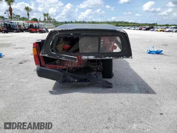 ✅ 1993 Nissan Frontier • VIN: 1N6SD16S7PC350680 • Lot: 60283595. Wystawiony na Copart z przebiegiem 78 271 mil. Bezpłatny archiwum sprzedaży aukcyjnych z USA i szczegółowy raport historii pojazdu na DreamBid. Zdjęcie 6.