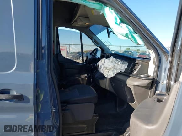 ✅ 2020 Ford Transit Cargo • VIN: 1FTBR3X84LKA47889 • Lot: 43377978. Wystawiony na IAAI z przebiegiem 54 497 mil. Bezpłatny archiwum sprzedaży aukcyjnych z USA i szczegółowy raport historii pojazdu na DreamBid. Zdjęcie 5.