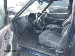 ✅ 1999 Chevrolet Blazer LS • VIN: 1GNDT13W0X2223207 • Lot: 41352241. Wystawiony na IAAI z przebiegiem 239 263 mil. Bezpłatny archiwum sprzedaży aukcyjnych z USA i szczegółowy raport historii pojazdu na DreamBid. Zdjęcie 5.